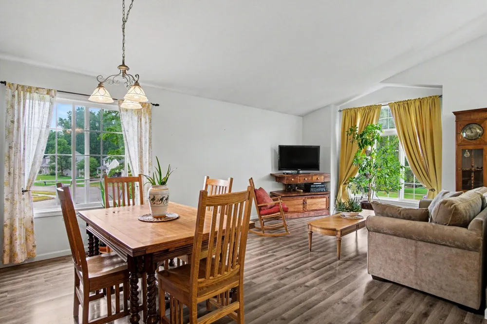 6878 Lake Bluff Drive NE Comstock Park, MI 49321