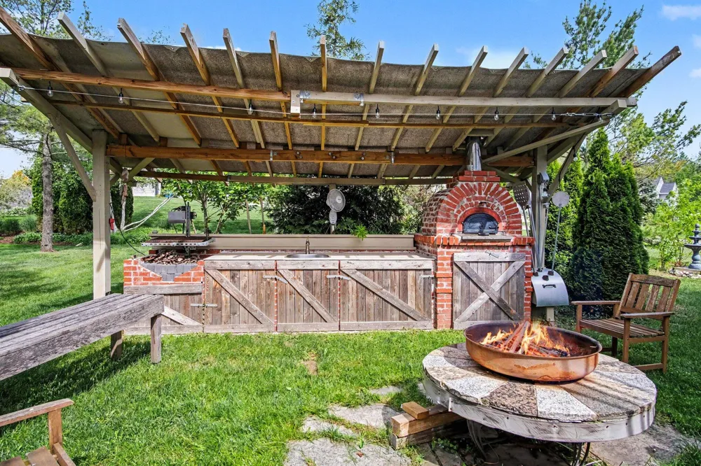 6878 Lake Bluff Drive NE Comstock Park, MI 49321