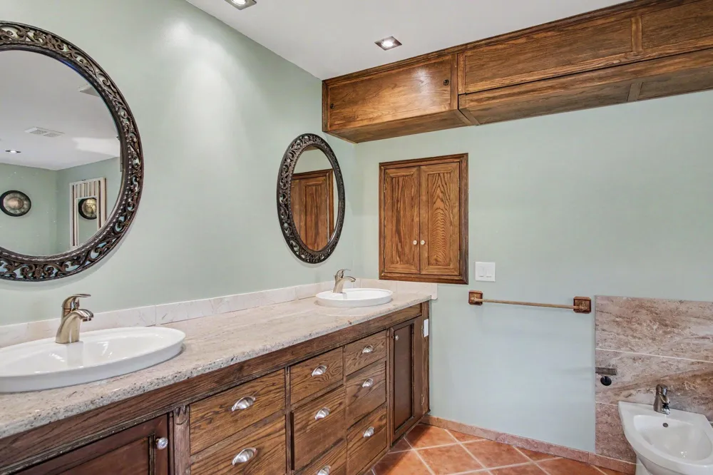 6878 Lake Bluff Drive NE Comstock Park, MI 49321