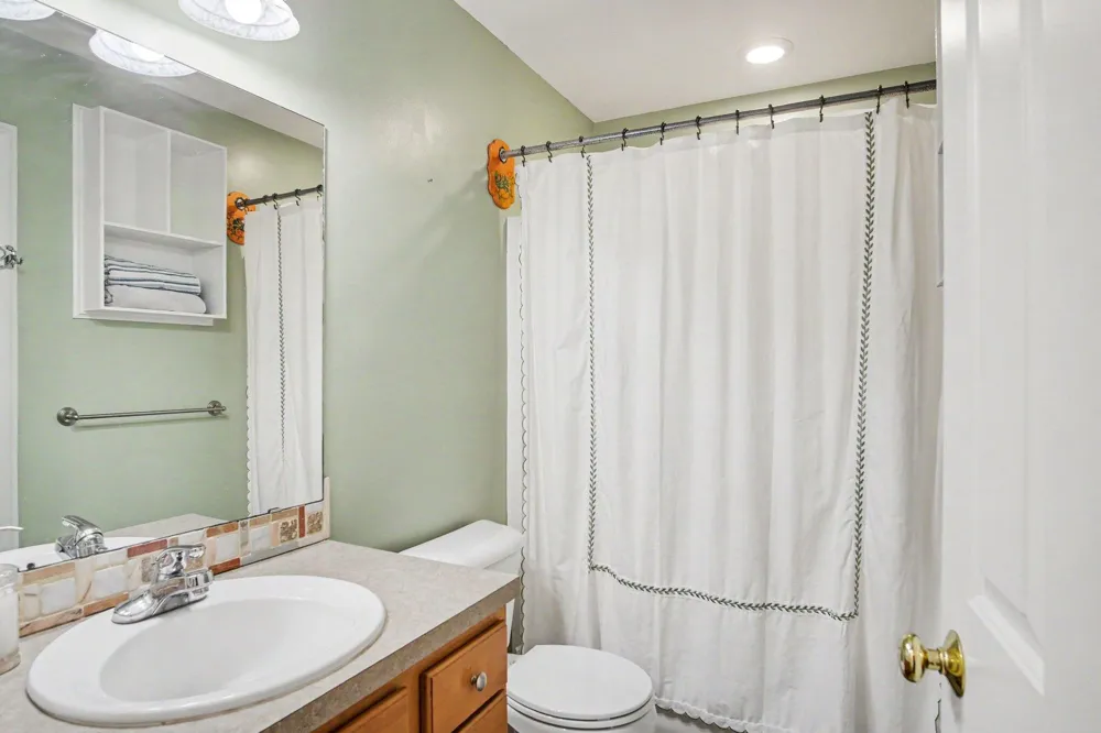 6878 Lake Bluff Drive NE Comstock Park, MI 49321
