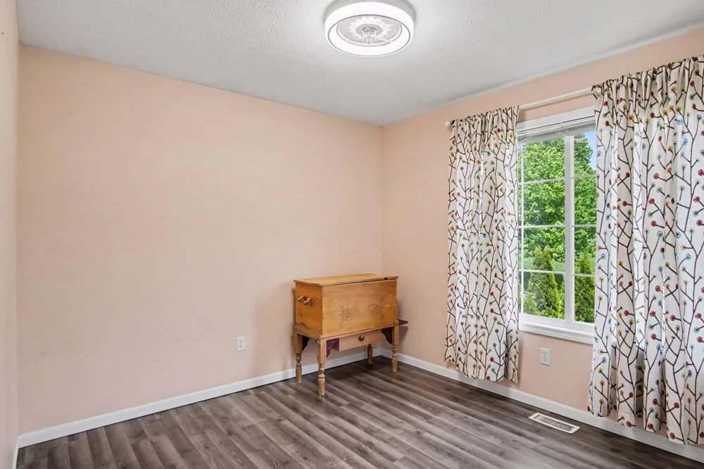 6878 Lake Bluff Drive NE Comstock Park, MI 49321