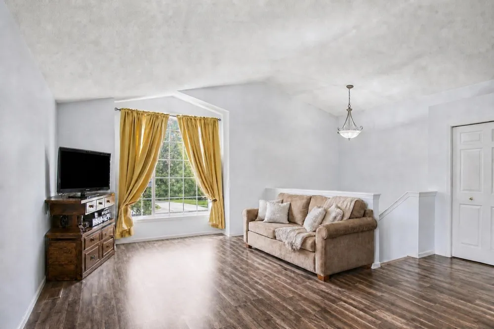 6878 Lake Bluff Drive NE Comstock Park, MI 49321