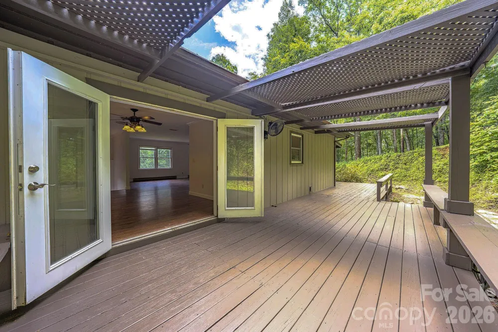 35 Coweeta Ridge Road Otto, NC 28763