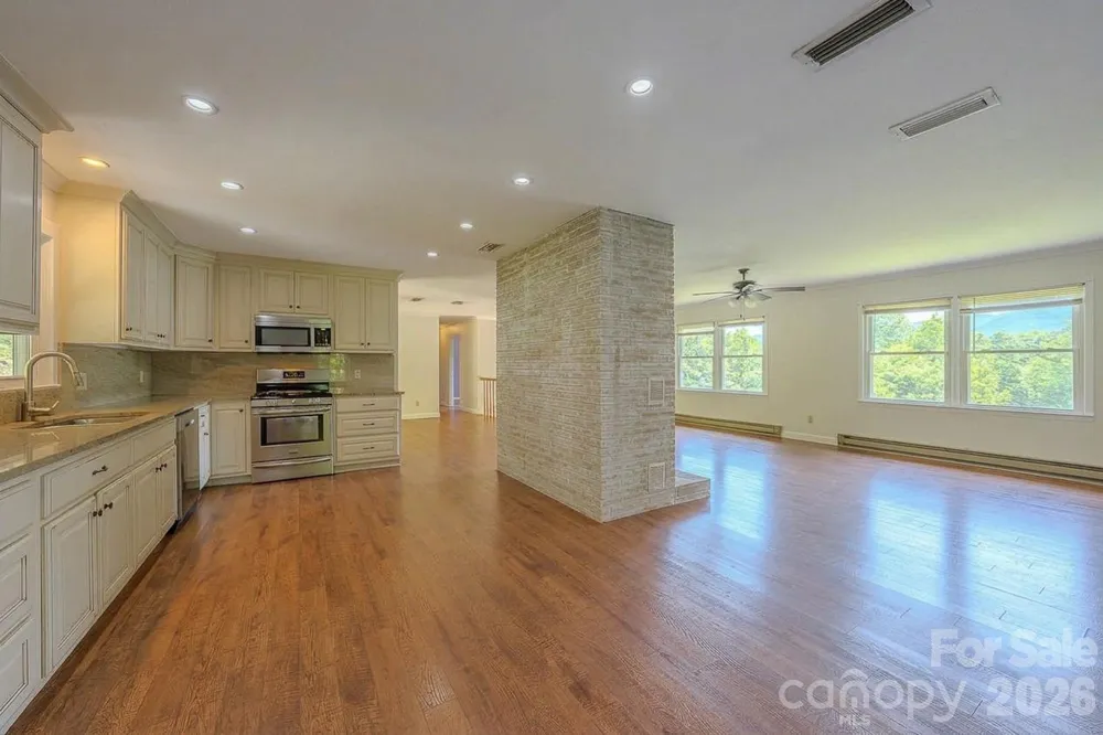 35 Coweeta Ridge Road Otto, NC 28763