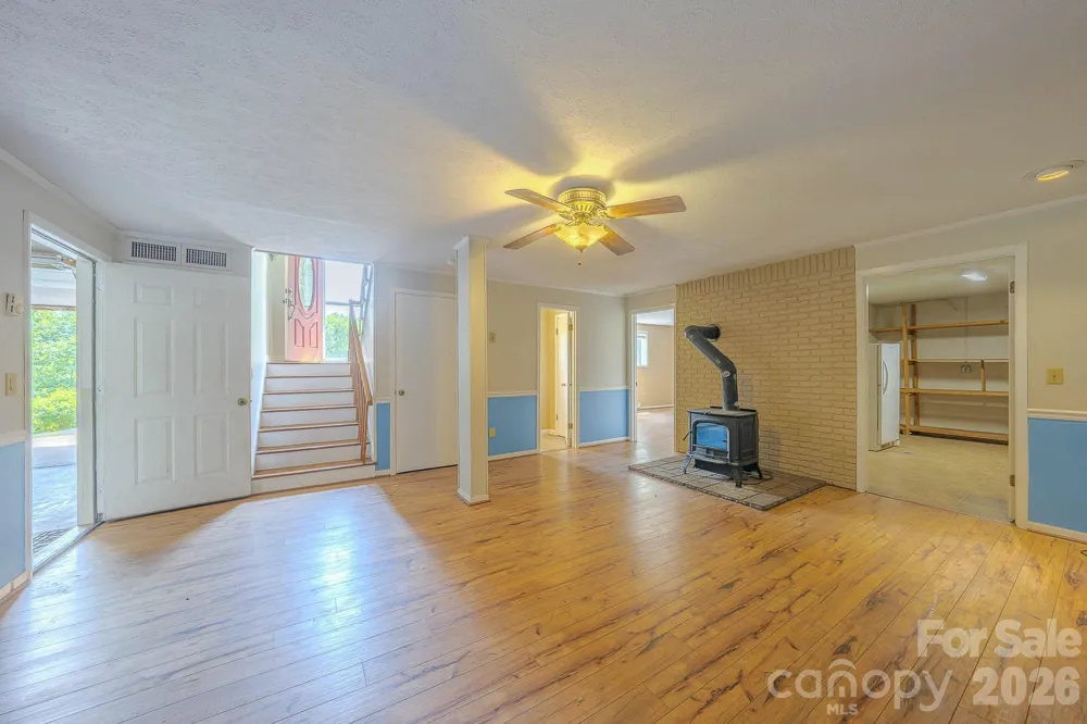 35 Coweeta Ridge Road Otto, NC 28763