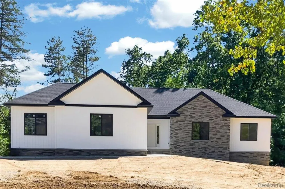 15157 Worden Rd. Groveland Township, MI 48442