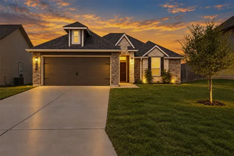 808 Fallbrook Drive