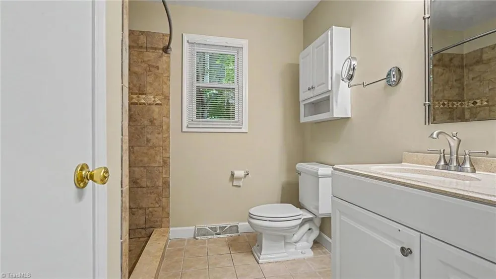 6594 Riverwood Road Walkertown, NC 27051