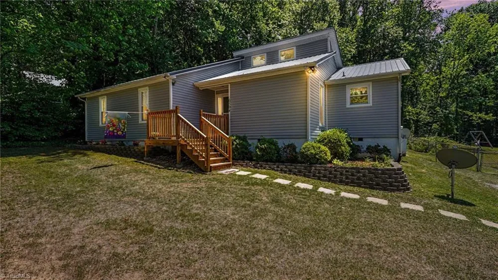6594 Riverwood Road Walkertown, NC 27051