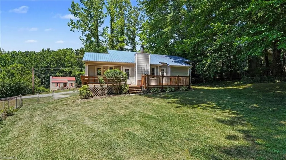 6594 Riverwood Road Walkertown, NC 27051