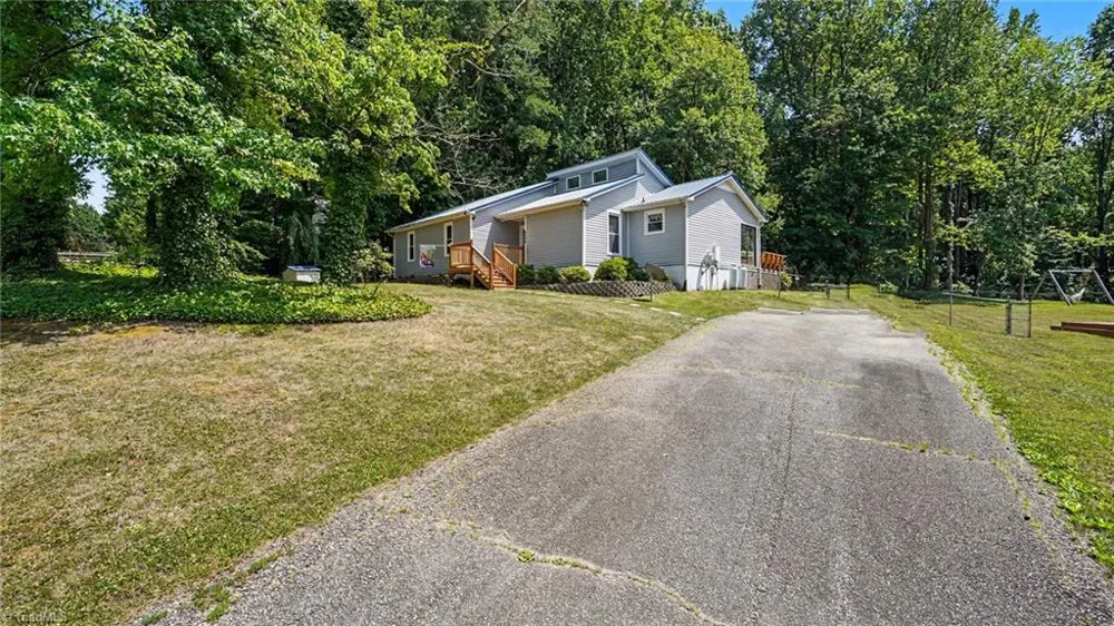 6594 Riverwood Road Walkertown, NC 27051