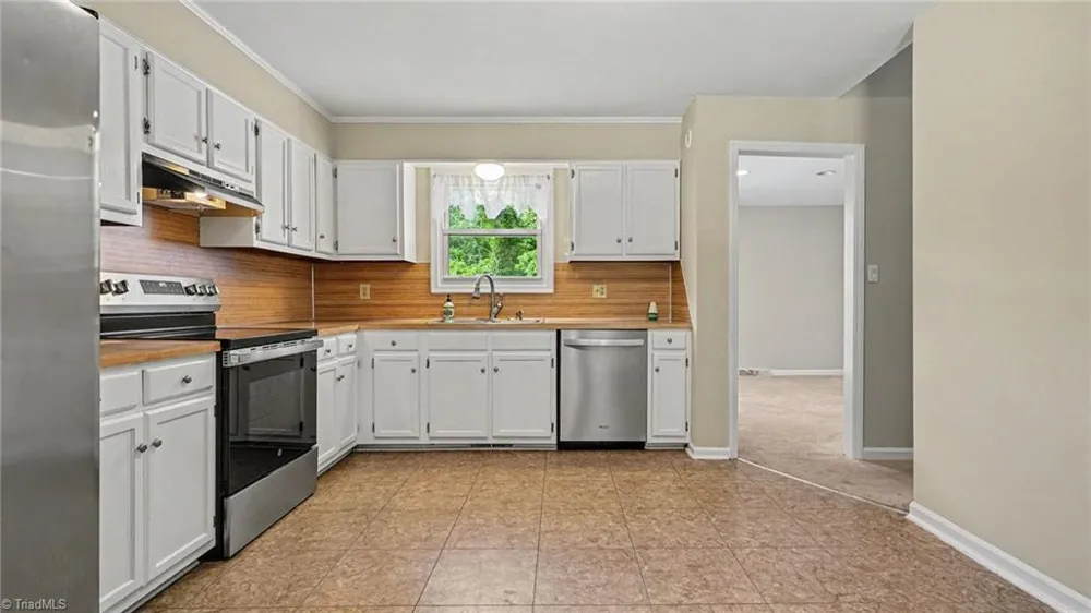 6594 Riverwood Road Walkertown, NC 27051