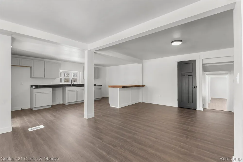 4296 Burgess Road Putnam Township, MI 48169