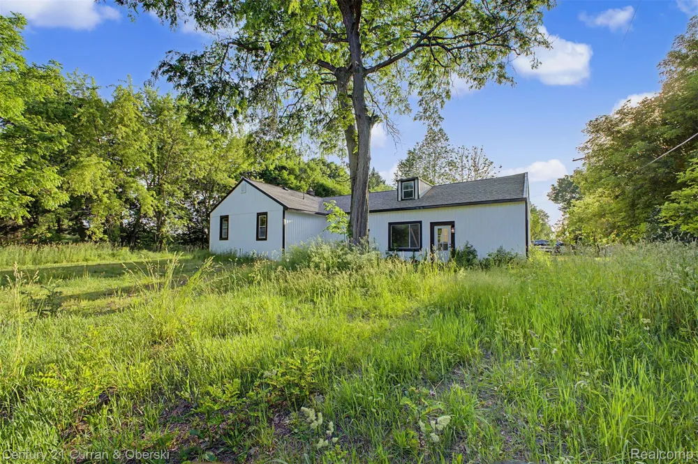 4296 Burgess Road Putnam Township, MI 48169