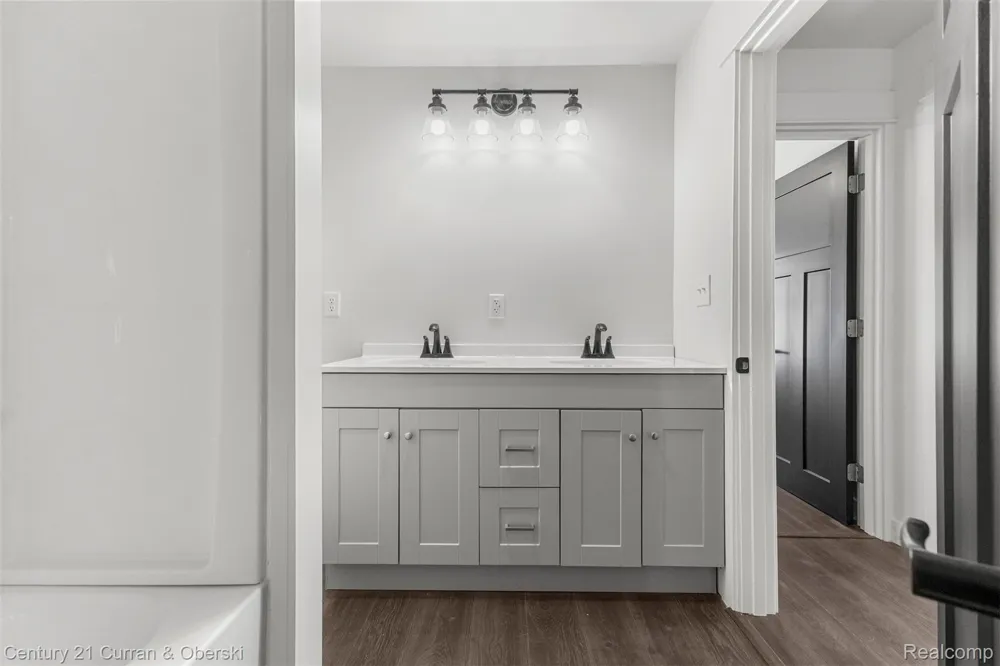 4296 Burgess Road Putnam Township, MI 48169