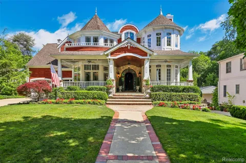 744 Thayer Boulevard