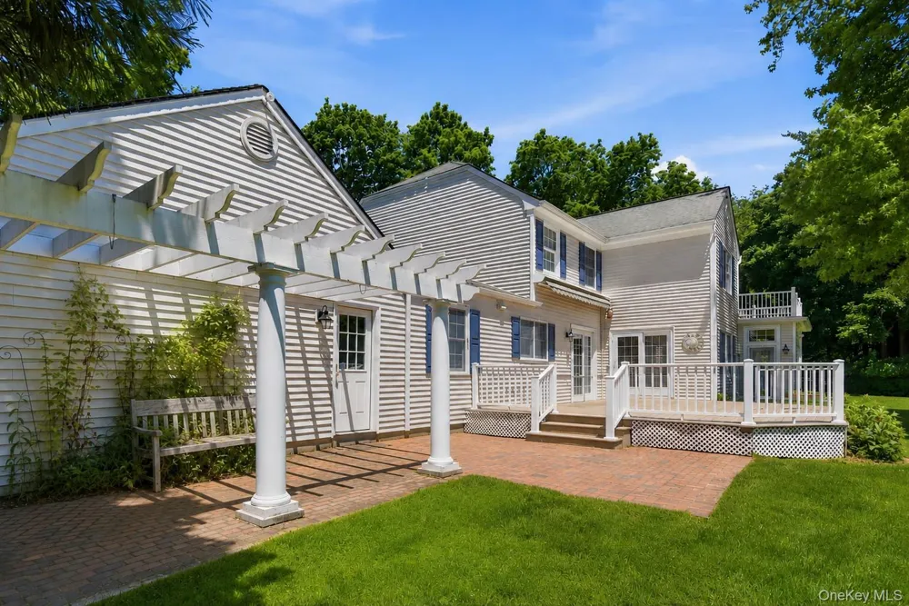 54 Snake Hill Road Cold Spring Harbor, NY 11724