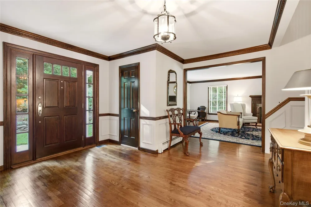 54 Snake Hill Road Cold Spring Harbor, NY 11724