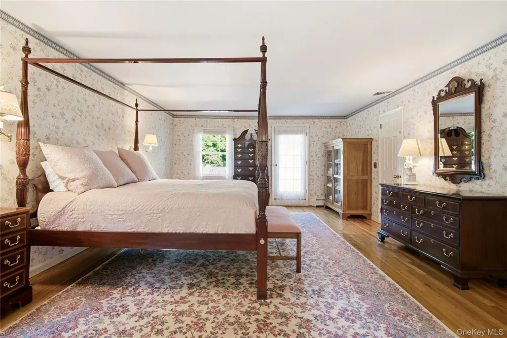54 Snake Hill Road Cold Spring Harbor, NY 11724