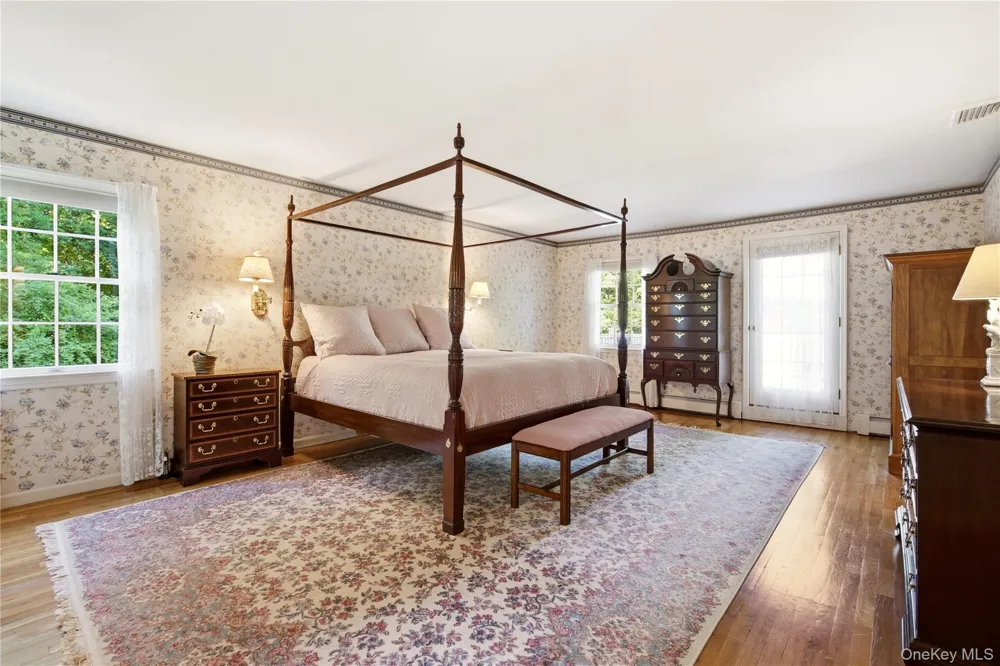 54 Snake Hill Road Cold Spring Harbor, NY 11724