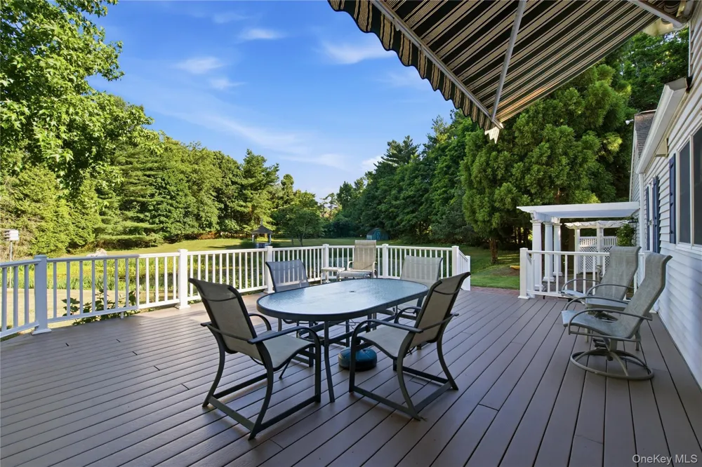54 Snake Hill Road Cold Spring Harbor, NY 11724