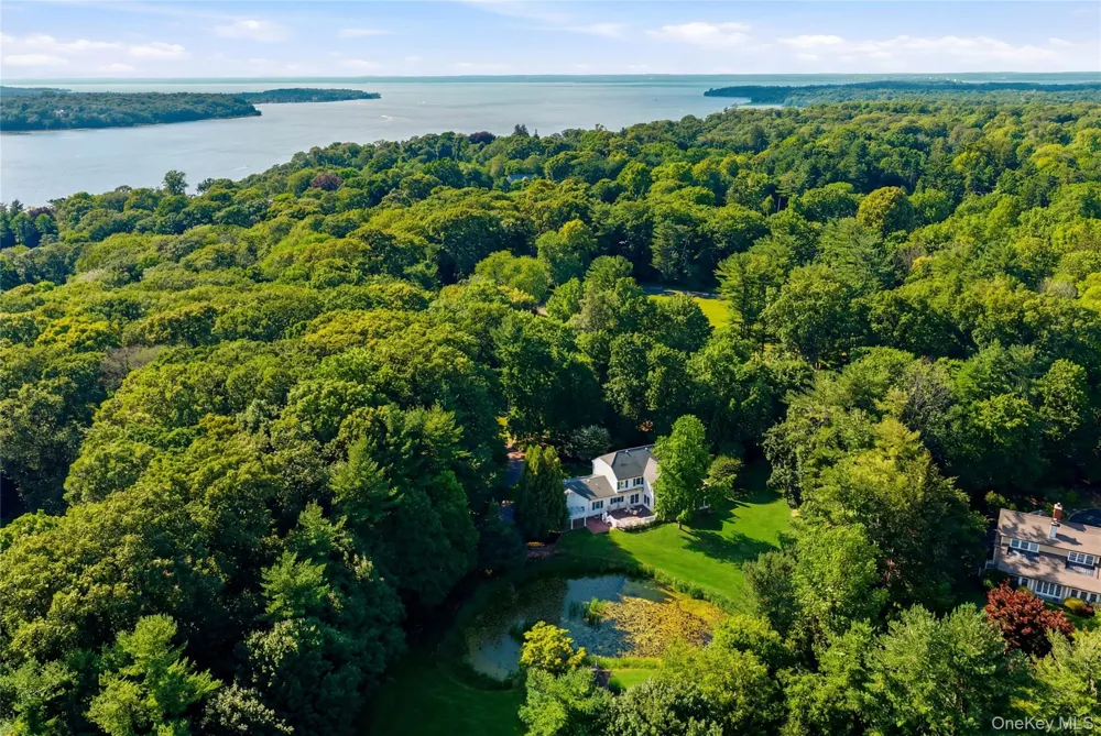 54 Snake Hill Road Cold Spring Harbor, NY 11724