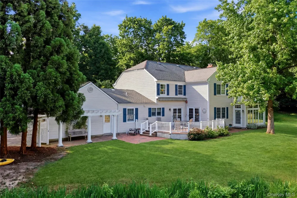 54 Snake Hill Road Cold Spring Harbor, NY 11724