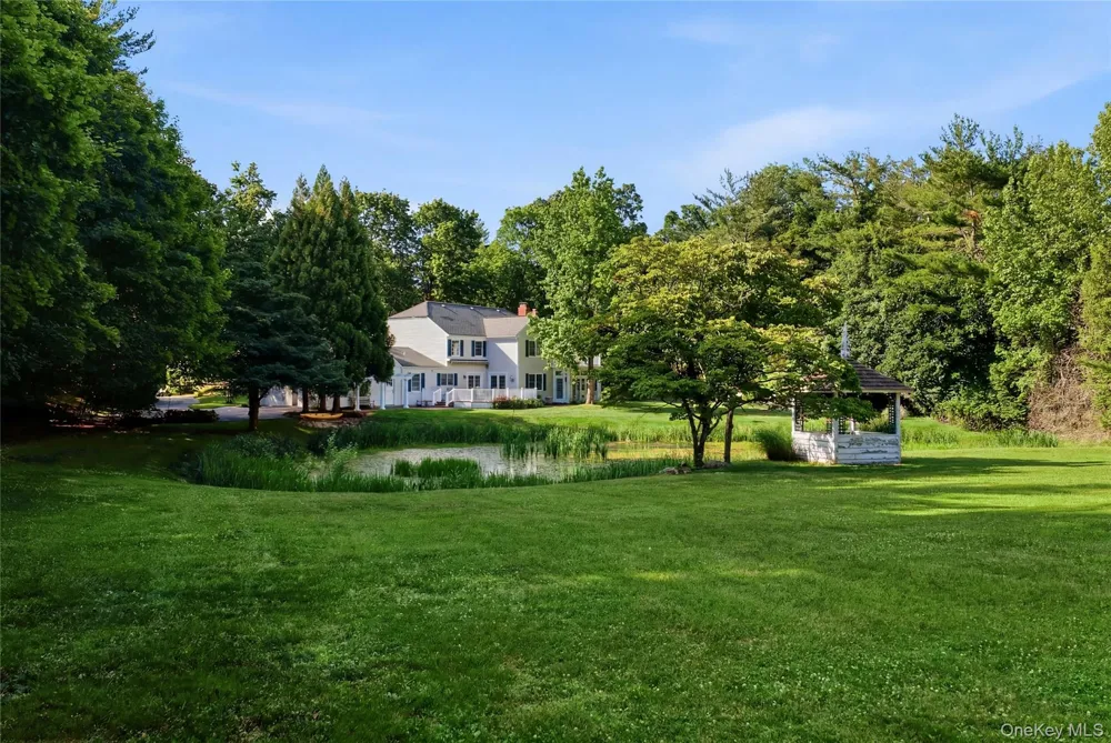 54 Snake Hill Road Cold Spring Harbor, NY 11724