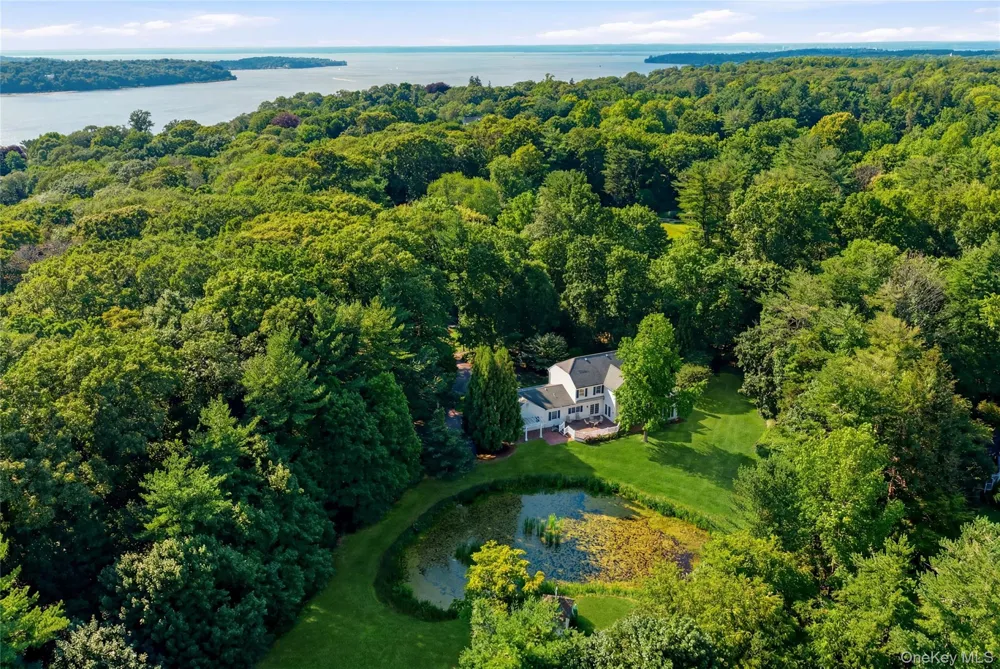 54 Snake Hill Road Cold Spring Harbor, NY 11724