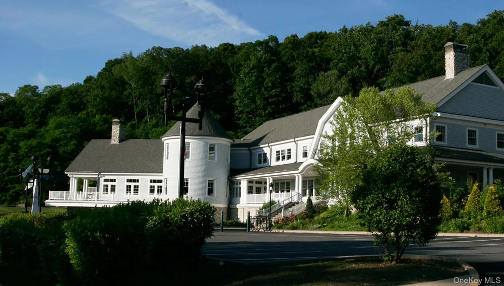 54 Snake Hill Road Cold Spring Harbor, NY 11724
