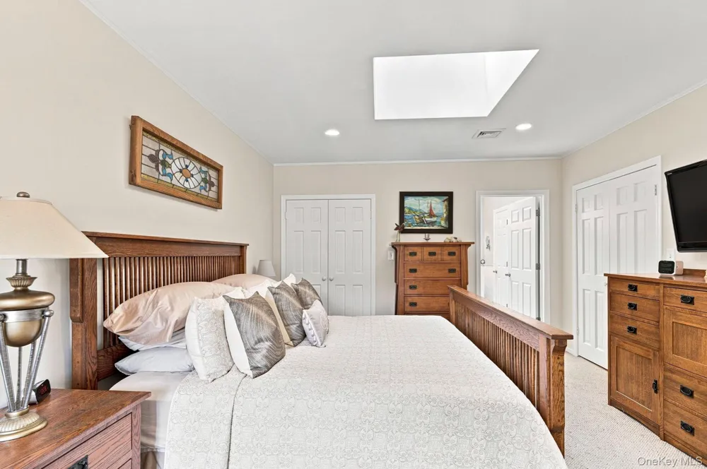606 Fox Hill Drive Baiting Hollow, NY 11933