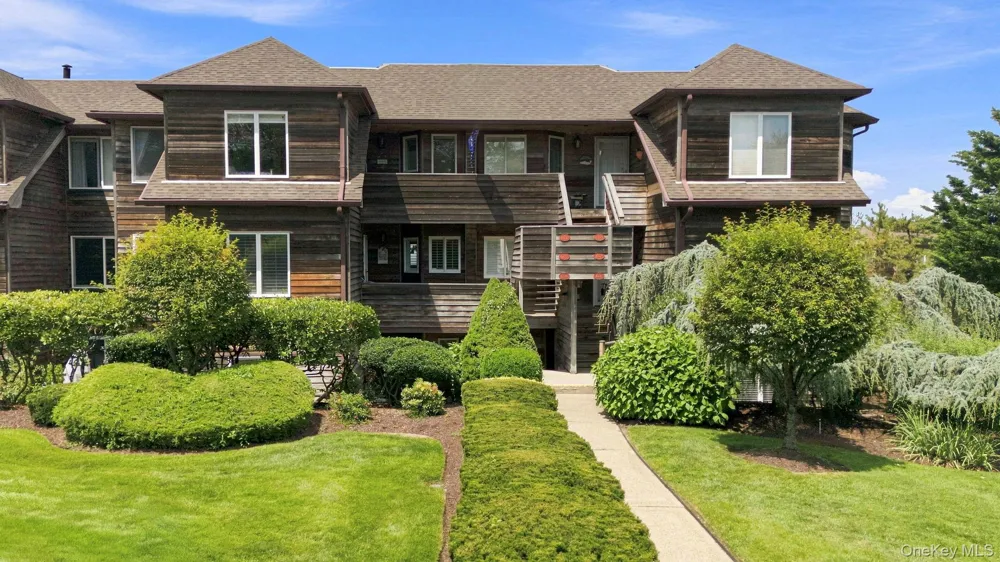 606 Fox Hill Drive Baiting Hollow, NY 11933