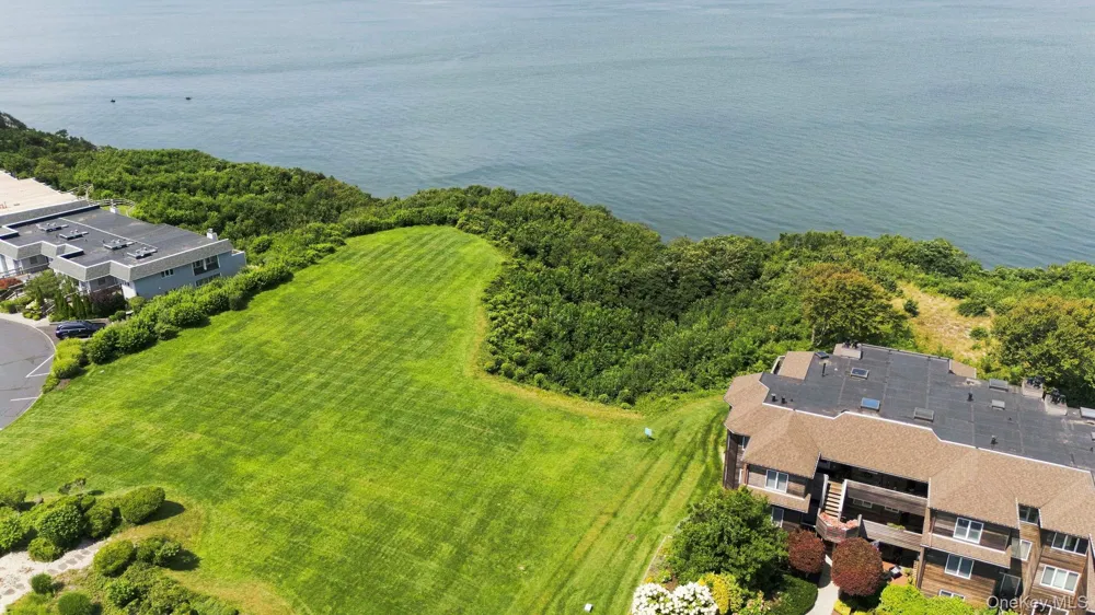 606 Fox Hill Drive Baiting Hollow, NY 11933