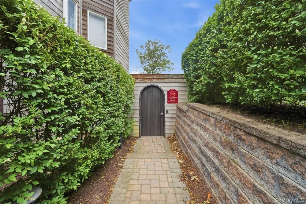 606 Fox Hill Drive Baiting Hollow, NY 11933