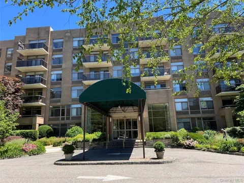 35 Chatsworth Avenue #1J
