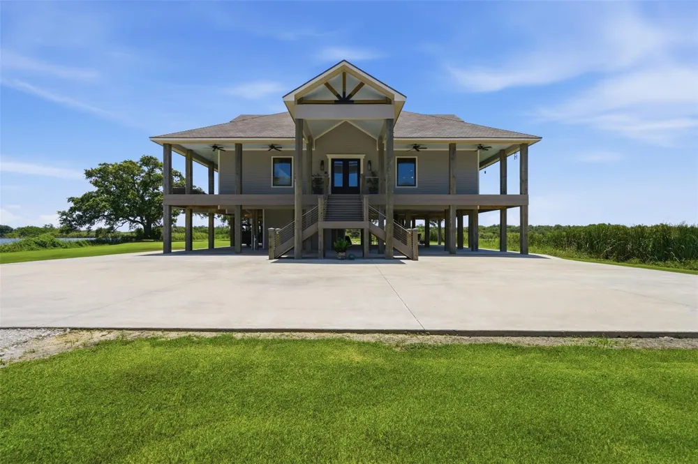 7165 Backridge Road Sabine Pass, TX 77655