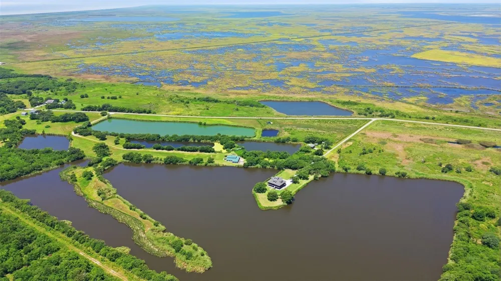 7165 Backridge Road Sabine Pass, TX 77655