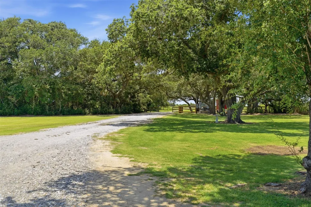 7165 Backridge Road Sabine Pass, TX 77655