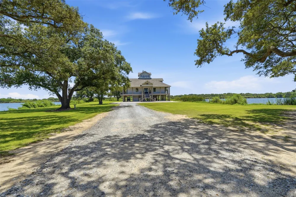 7165 Backridge Road Sabine Pass, TX 77655