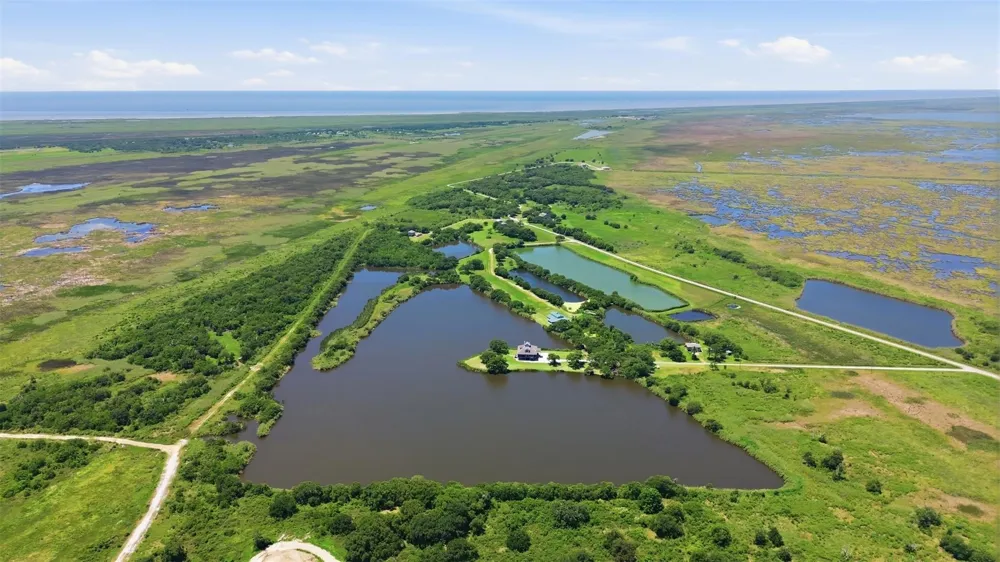7165 Backridge Road Sabine Pass, TX 77655