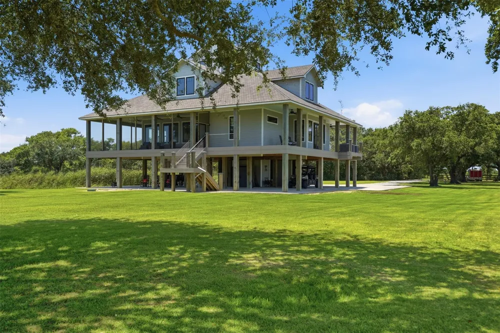 7165 Backridge Road Sabine Pass, TX 77655