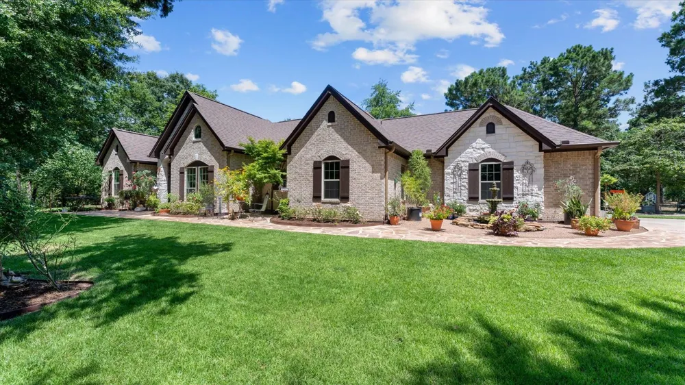 9698 Pioneer Trace Conroe, TX 77303