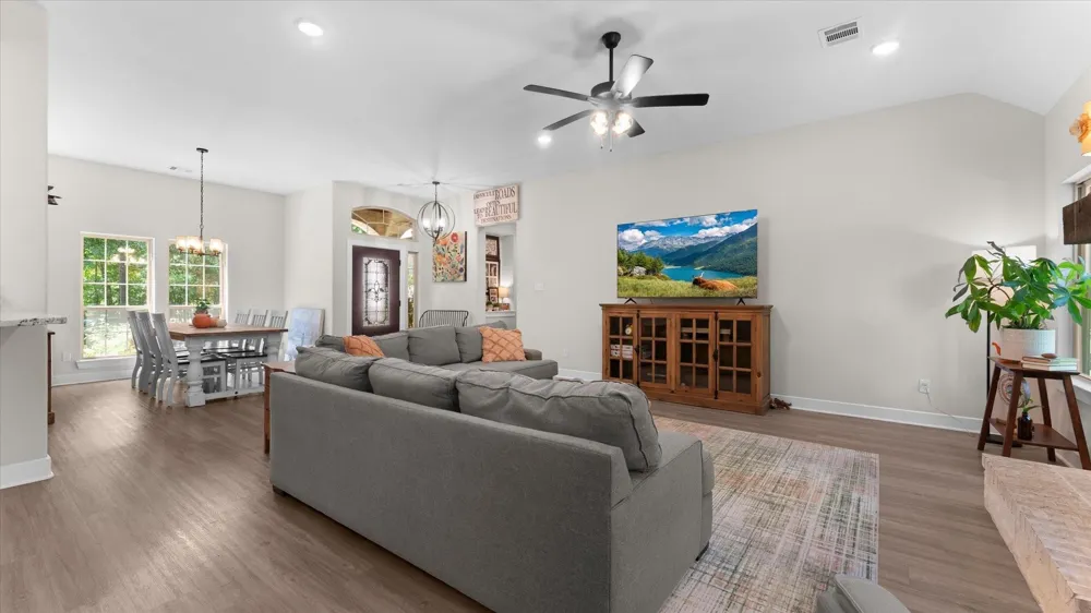 9698 Pioneer Trace Conroe, TX 77303