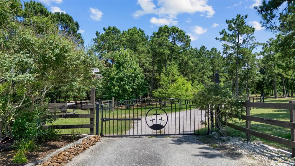 9698 Pioneer Trace Conroe, TX 77303