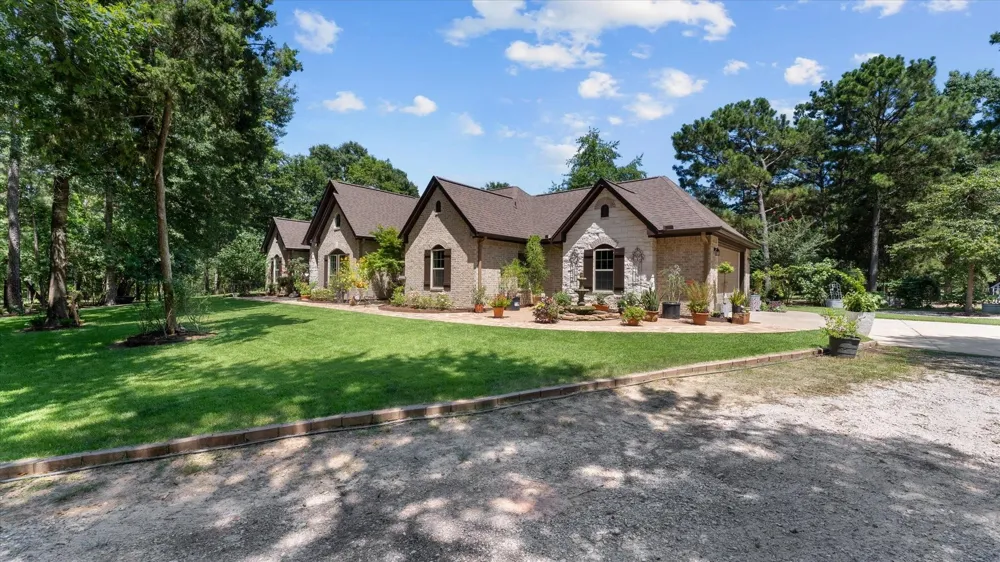 9698 Pioneer Trace Conroe, TX 77303