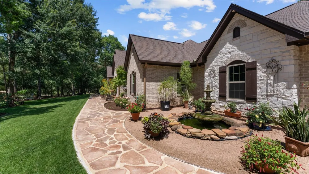 9698 Pioneer Trace Conroe, TX 77303