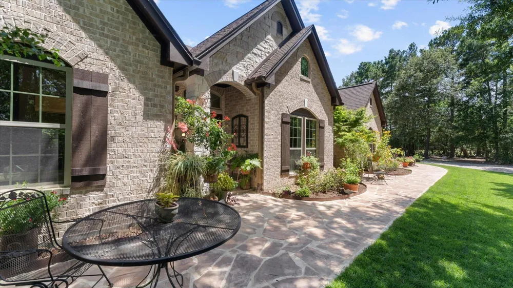 9698 Pioneer Trace Conroe, TX 77303