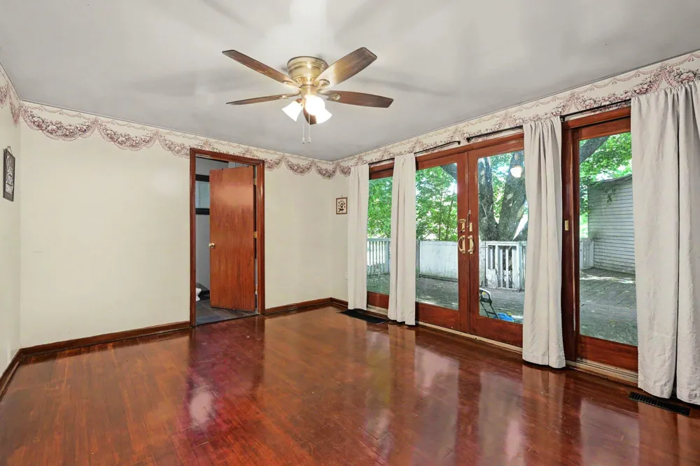402 W Broadway Street Three Rivers City, MI 49093