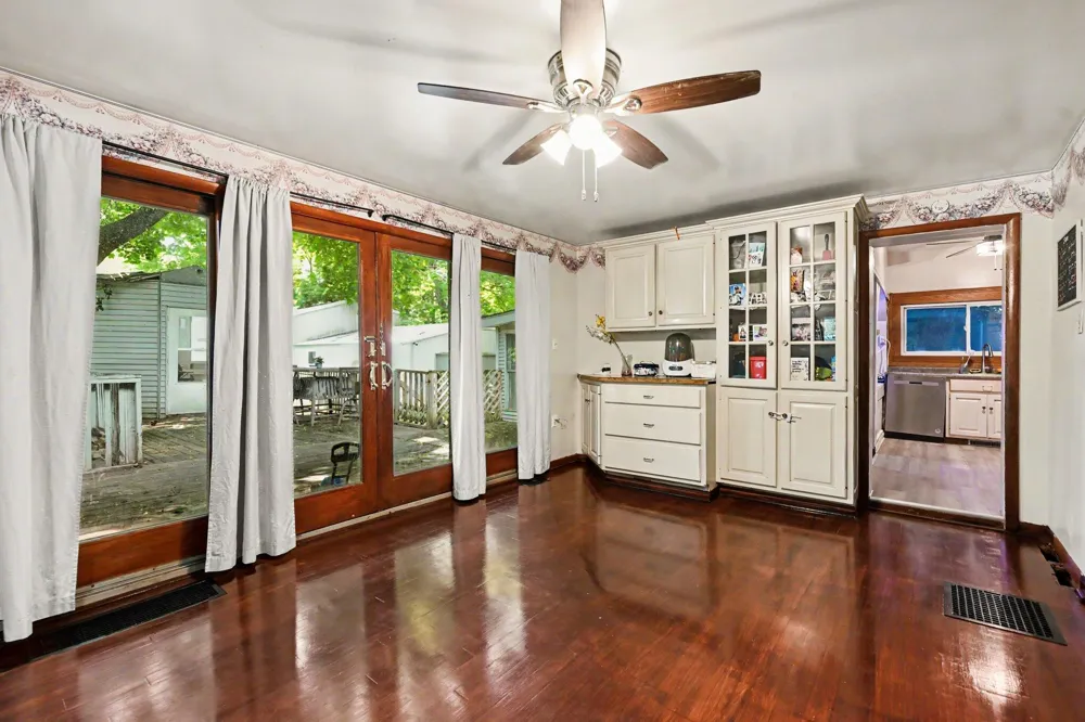 402 W Broadway Street Three Rivers City, MI 49093