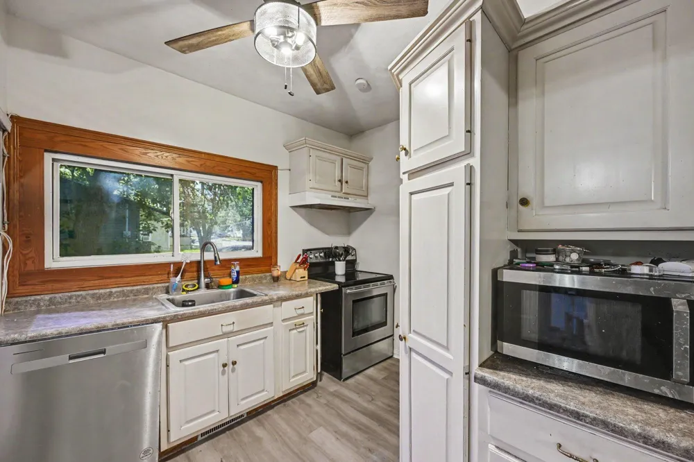 402 W Broadway Street Three Rivers City, MI 49093